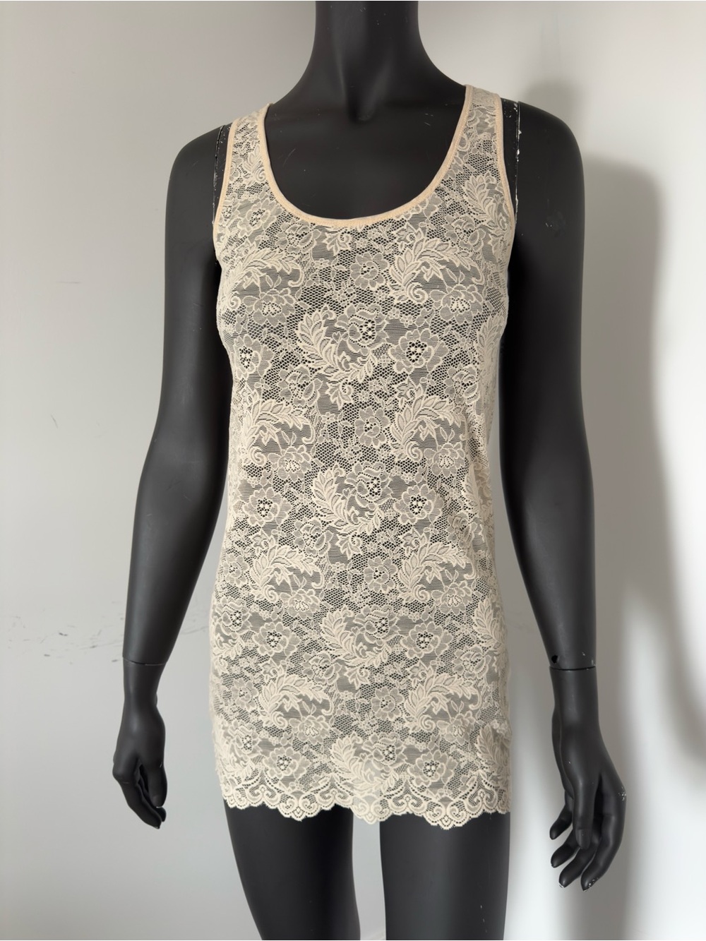 362. Wilfred Cream Lace Scoop Neck Tank